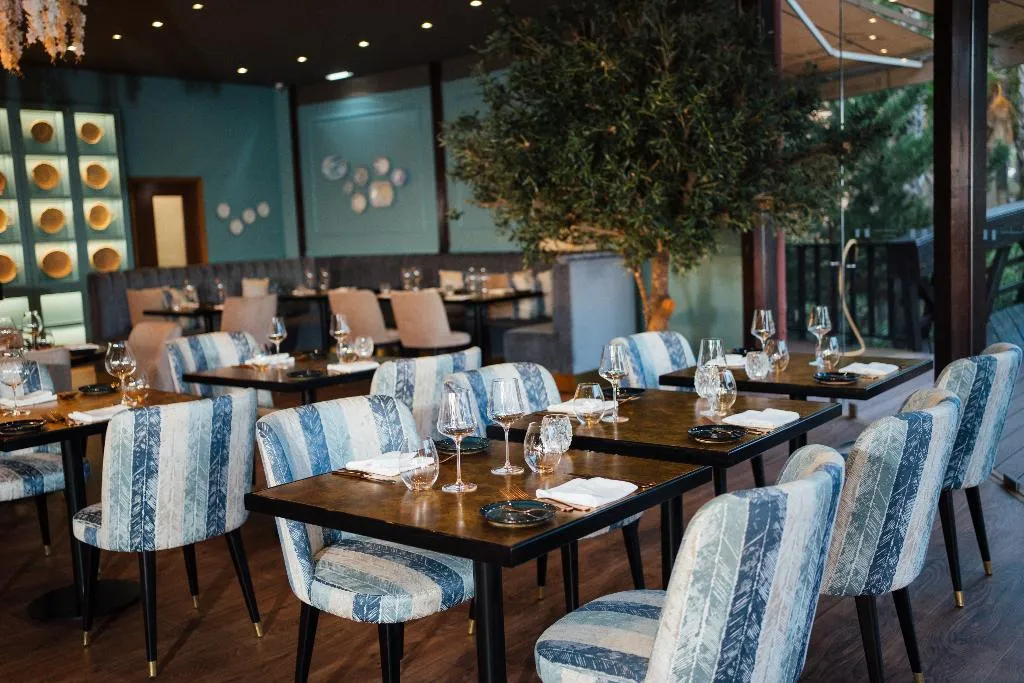 Restaurant, Wine & Books by the sea - Algarve Resort, Algarve