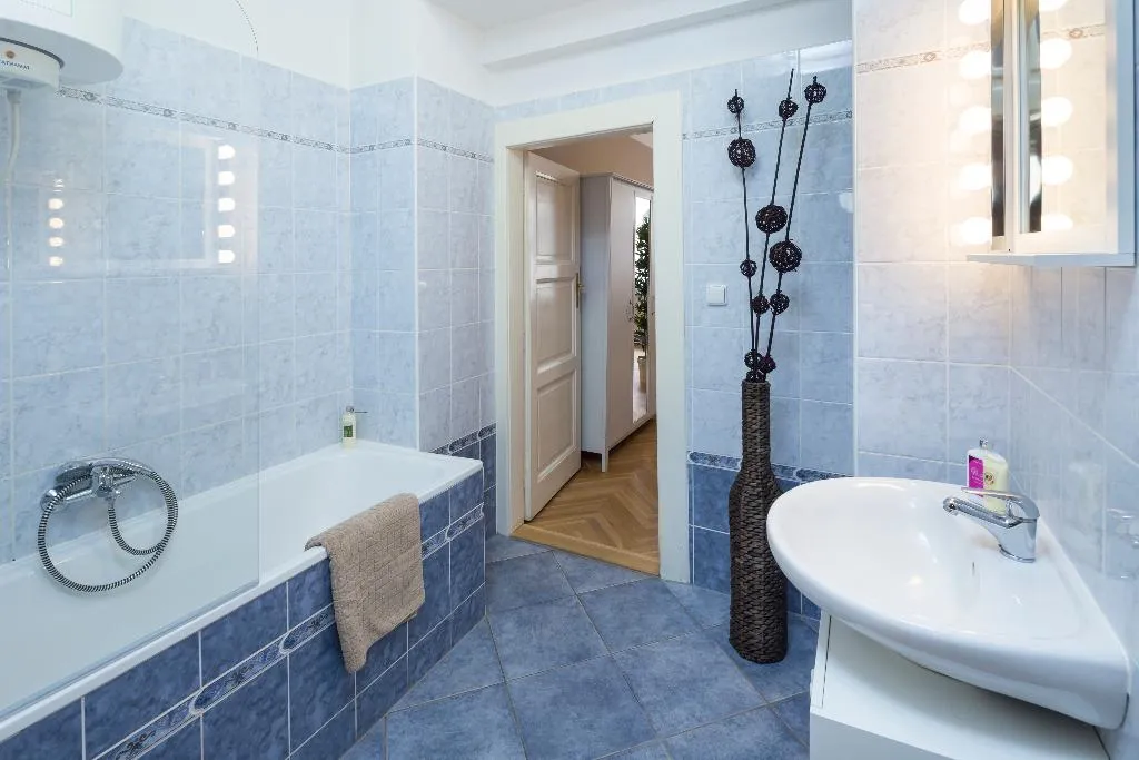 FAMILY ROOM CAPACITY 10 Room, Old Town - Templova Apartments, Prague