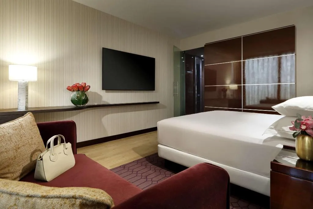 FAMILY ROOM KING SIZE BED Room, Hyatt Regency Barcelona Tower, Barcelona
