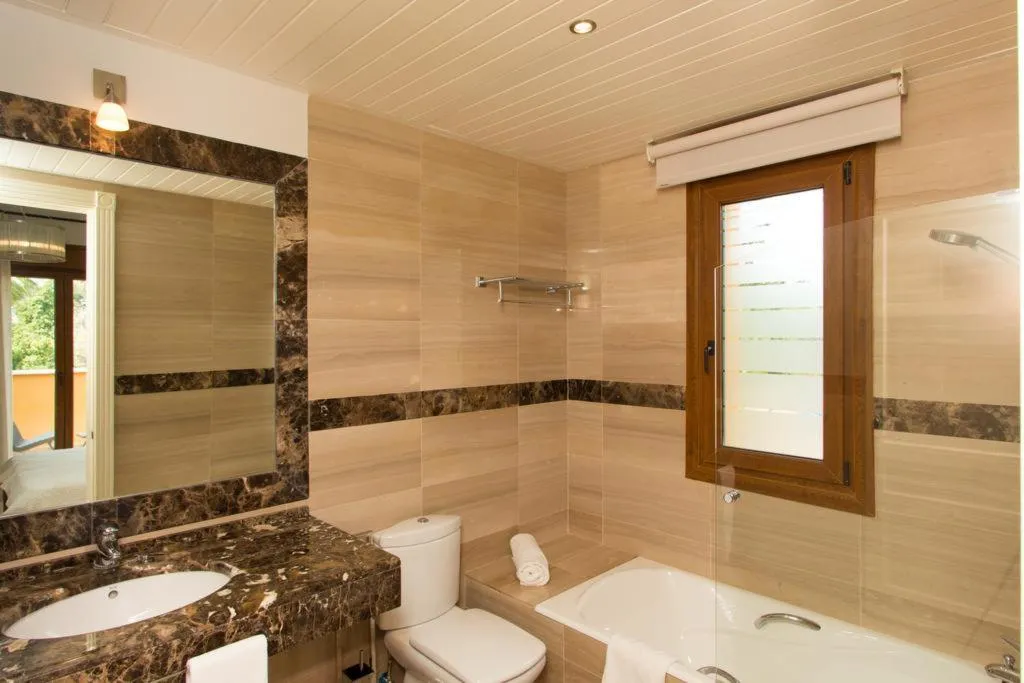FAMILY ROOM STANDARD Room, Villas AV Las Lomas de Marbella, Costa Del Sol