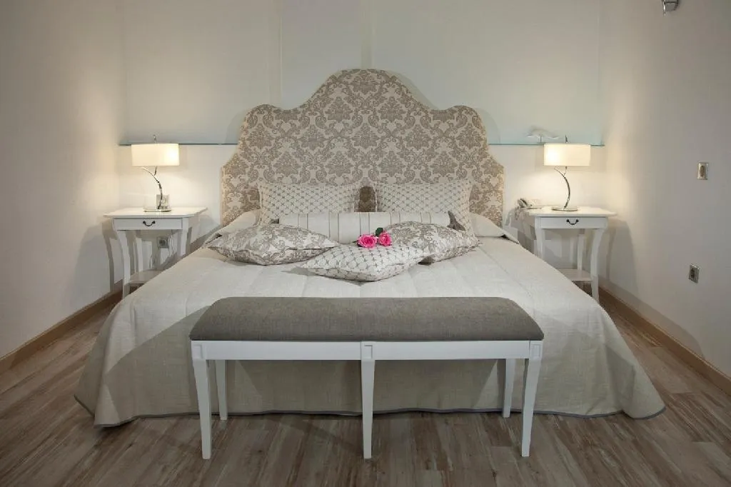 SUITE EXECUTIVE Room, Delfini Villas, Santorini