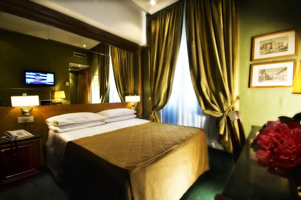 QUADRUPLE WITH DOUBLE BED Room, Morgana, Rome