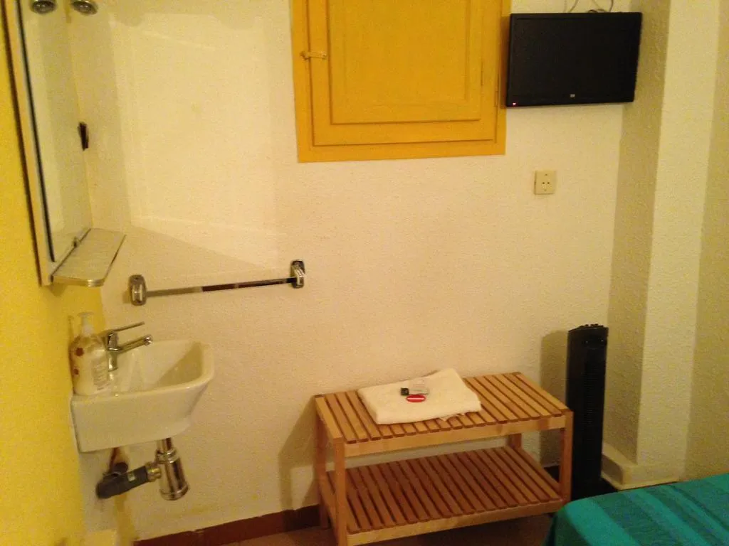General view, Hostal Delfos, Barcelona
