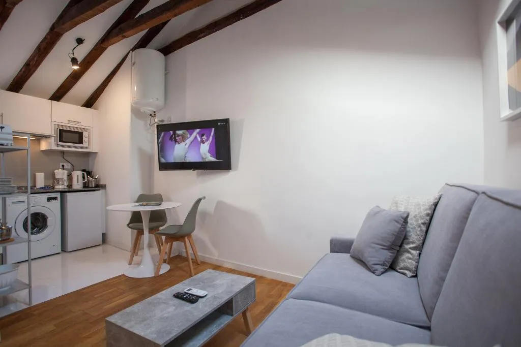 STUDIO STANDARD Room, Gran Central Suites, Madrid