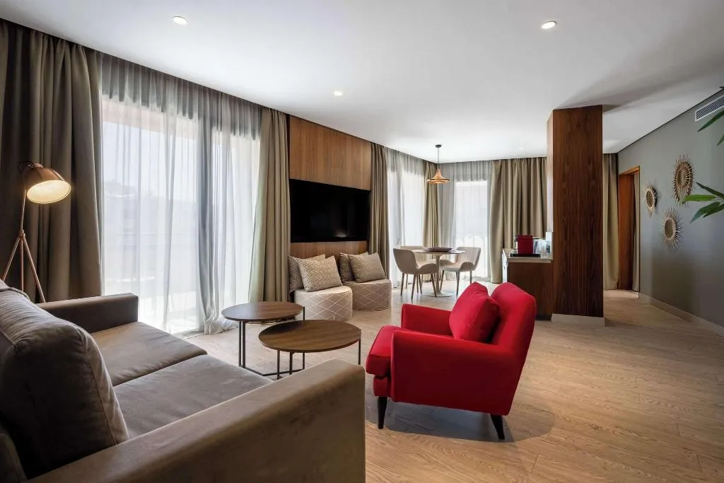 SUITE KING SIZE BED Room, Radisson Blu Hotel Marrakech Carré Eden, Marrakech