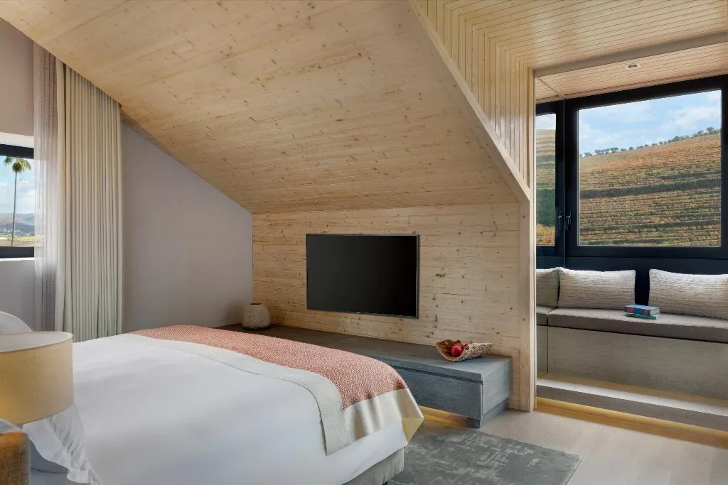 SUITE WITH VIEWS Room, Six Senses Douro Valley, Porto