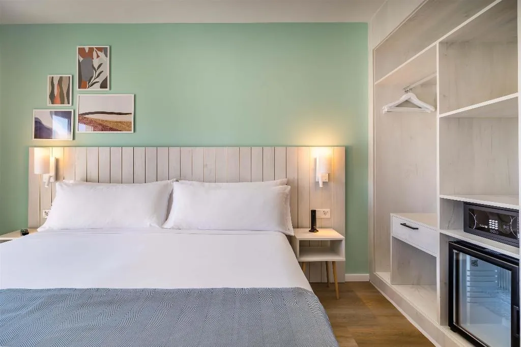 Room SUPERIOR SIDE SEA VIEW Room, Barcelo Ponent Beach, Majorca