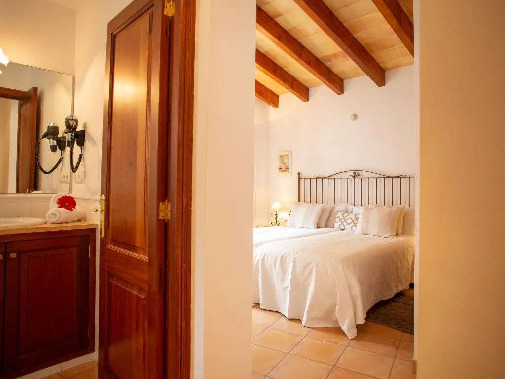 APARTMENT TWO BEDROOMS WITH TERRACE Room, Sa Tanqueta de Fornalutx, Majorca