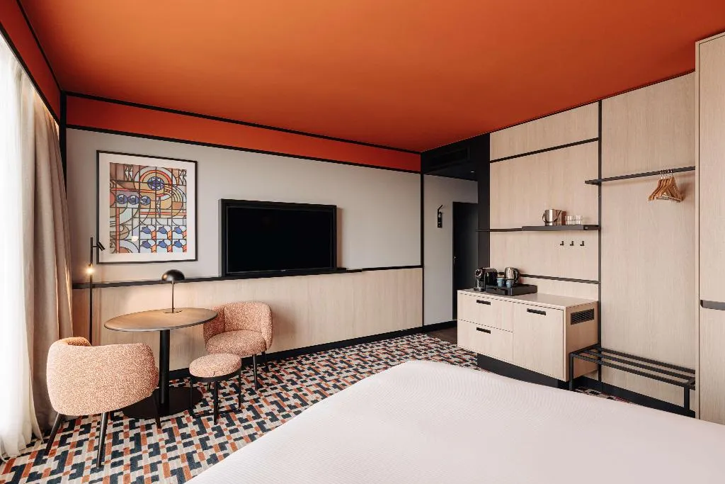 DOUBLE CITY VIEW KING BED Room, DoubleTree by Hilton Amsterdam Centraal Station, Amsterdam