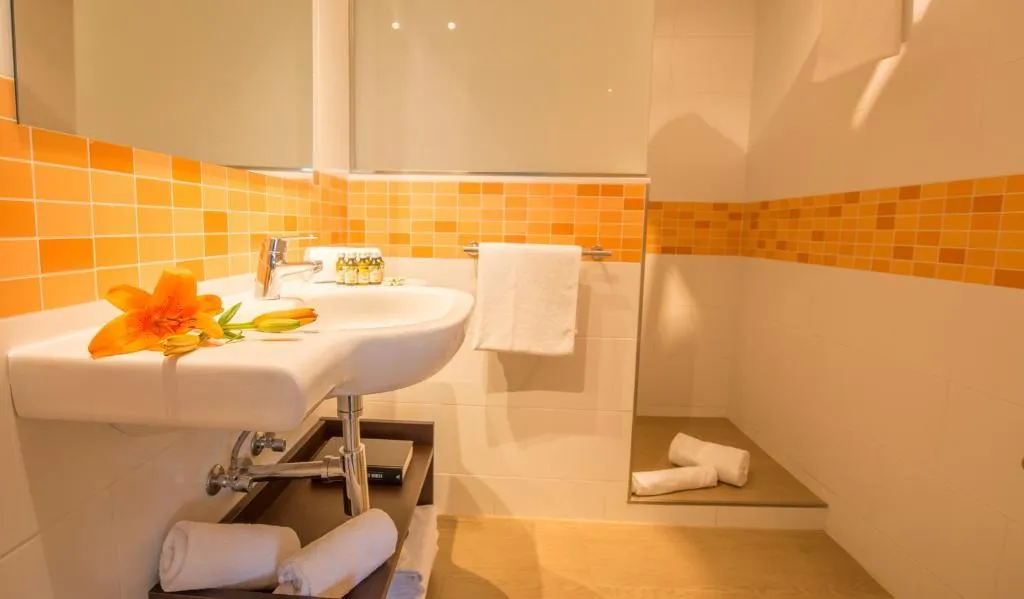 APARTMENT CAPACITY 5 TWO BEDROOMS Room, Ona Aucanada, Majorca