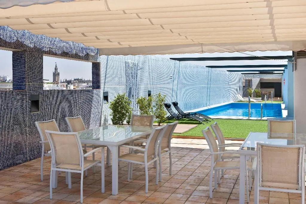 Pool, NH Sevilla Plaza de Armas, Seville