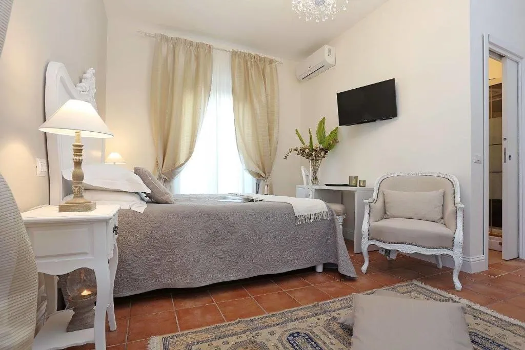 Room, Casa Ponte Sisto, Rome