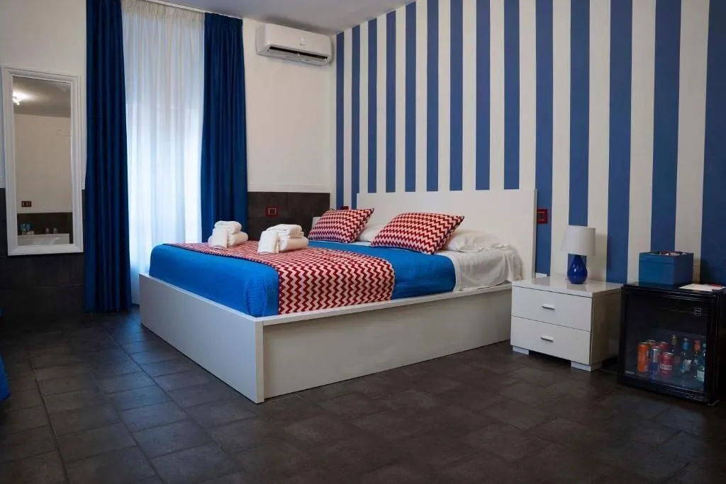 Room, Yacht Club Angioino, Naples