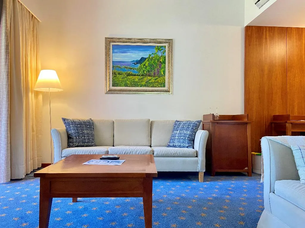 JUNIOR SUITE CAPACITY 3 Room, Hotel Quinta da Serra - Bio Hotel, Madeira