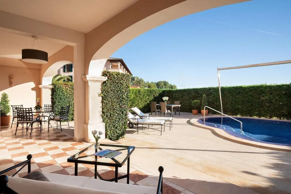 APARTMENT WITH PRIVATE POOL Room, The St. Regis Mardavall Resort, Majorca