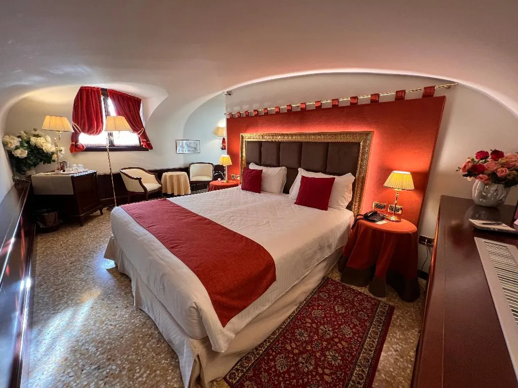 DOUBLE Accessible Room, Ruzzini Palace, Venice