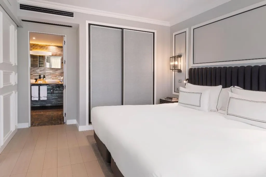 SUITE TWO BEDROOMS WITH TERRACE Room, Melia Sevilla, Seville