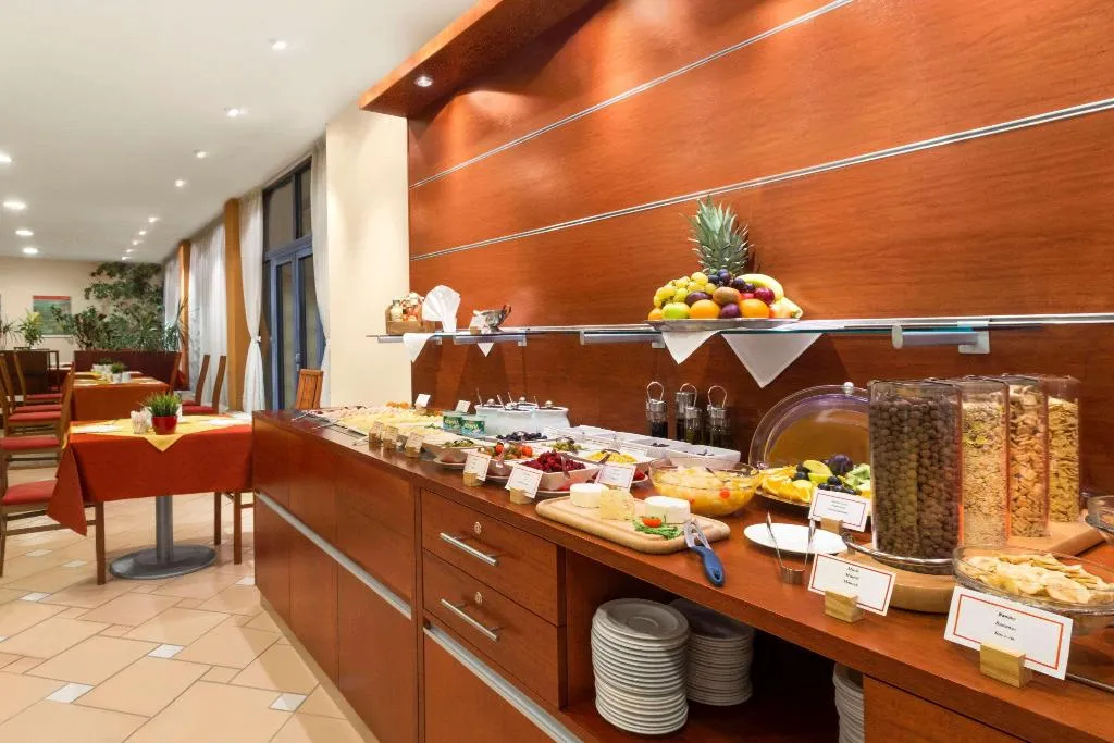 Restaurant, Ramada Airport Prague, Prague