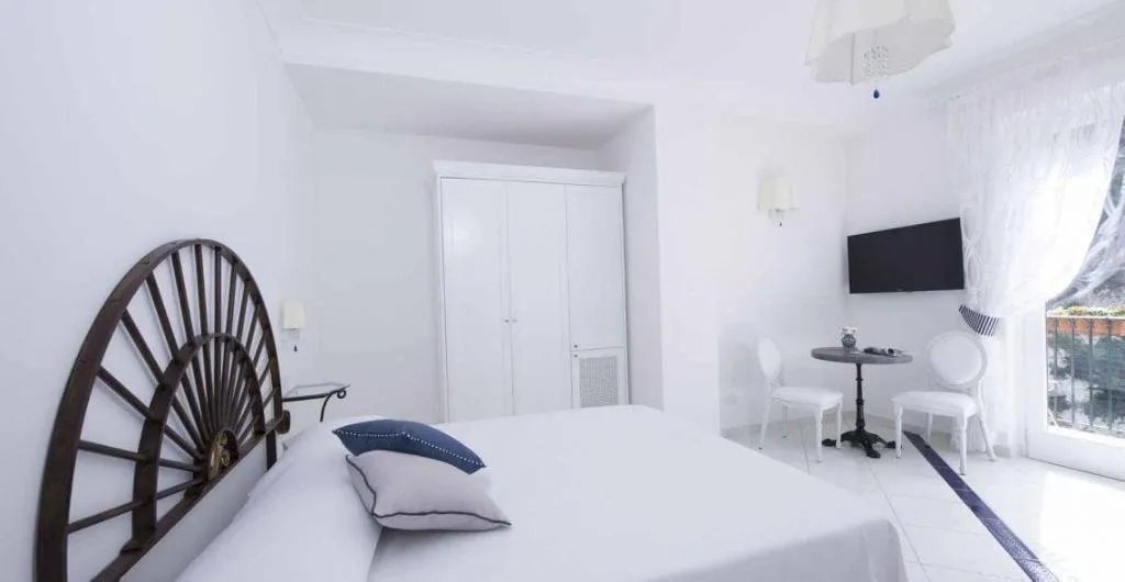 Room, La Valle Delle Ferriere, Naples
