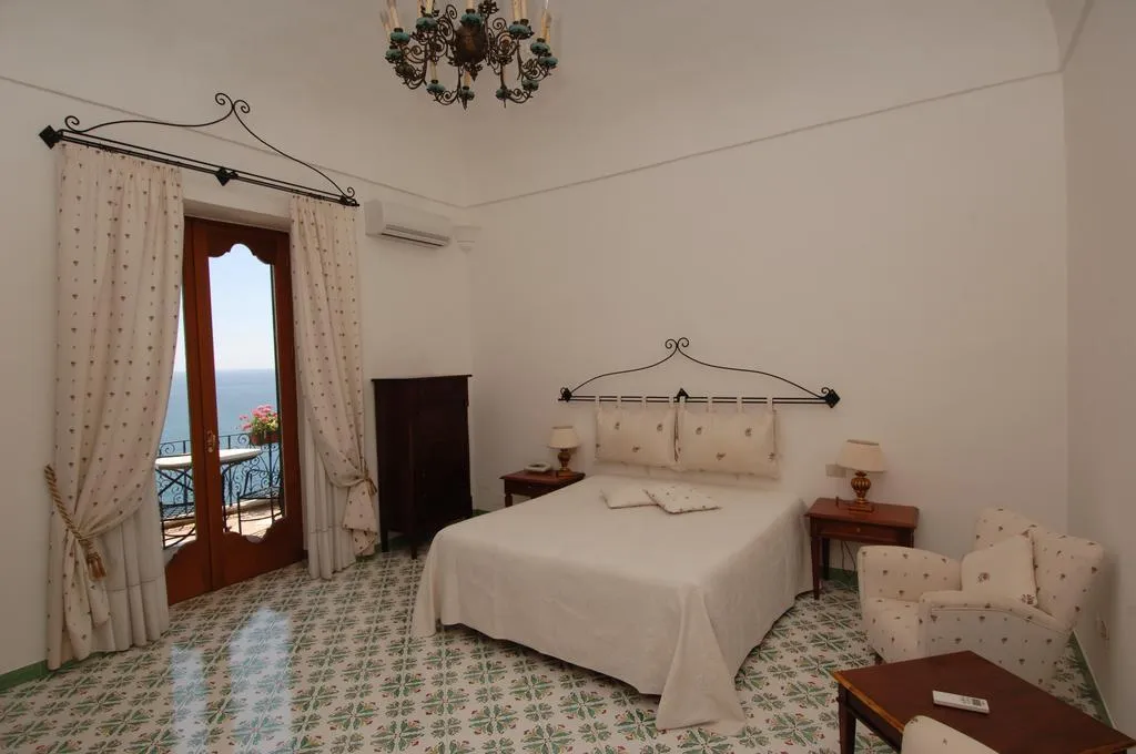 Room, Montemare, Naples