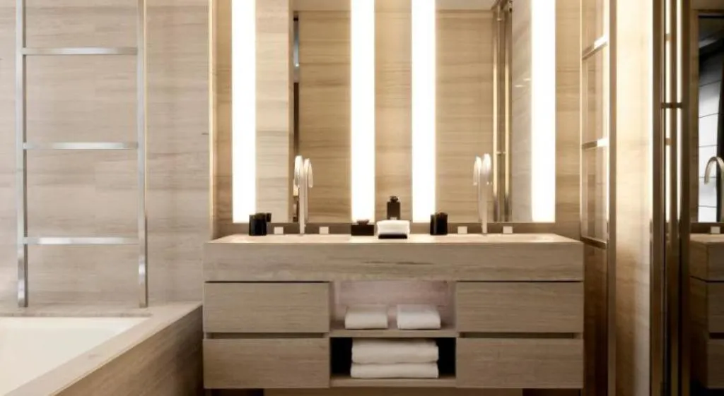 JUNIOR SUITE WITH BALCONY Room, Armani Hotel Milano, Milan