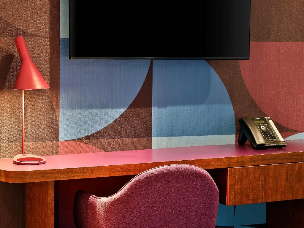 SINGLE STANDARD Room, Queen Elizabeth 2, Dubai