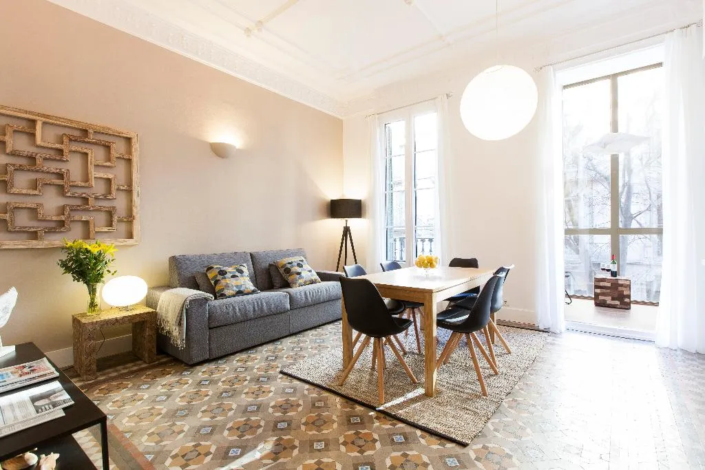 APARTMENT TWO BEDROOMS TWO BATHROOMS Room, Aspasios Urquinaona Design, Barcelona