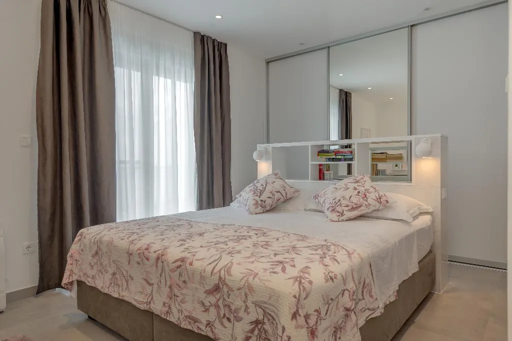 VILLA FOUR BEDROOMS Room, Villa Luna Podstrana, Split