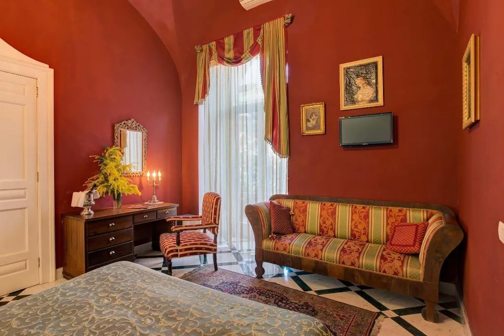 Room, Relais La Rupe, Naples