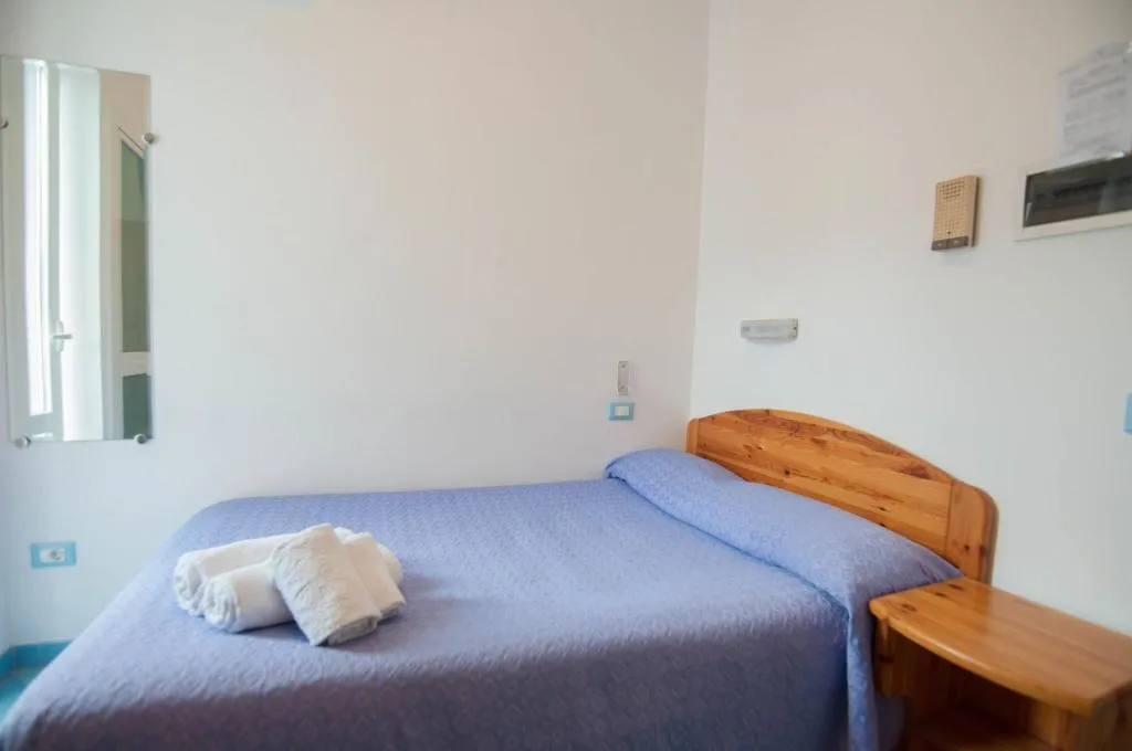 Room, Albergo Macrì, Naples
