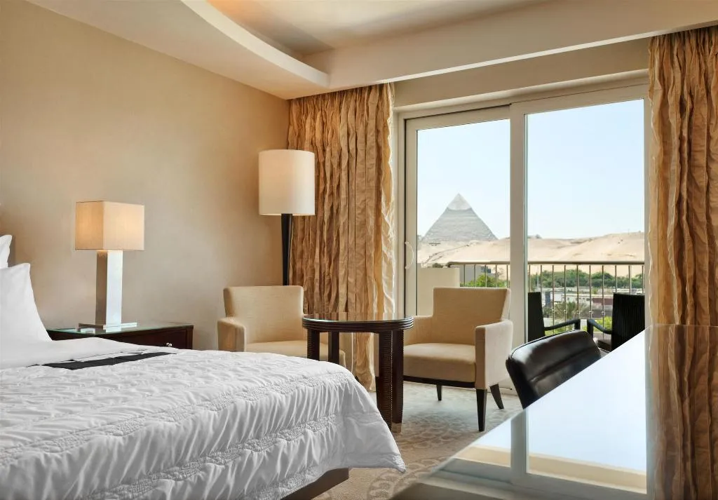 DOUBLE DELUXE PREMIUM Room, Le Meridien Pyramids, Cairo