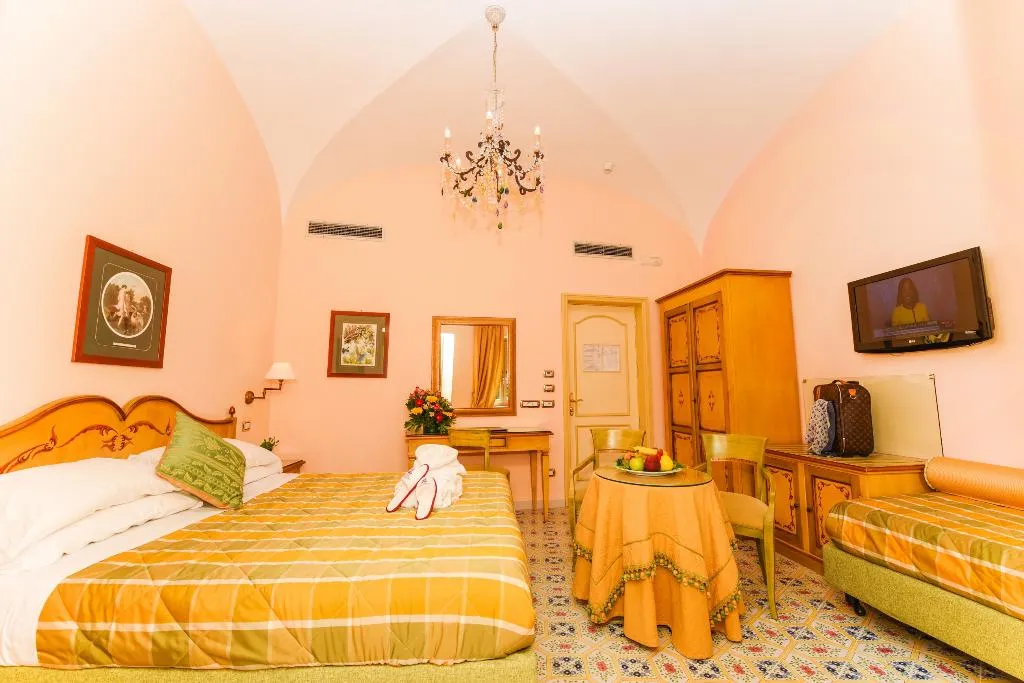 TRIPLE WITH BALCONY Room, Antiche Mura, Naples