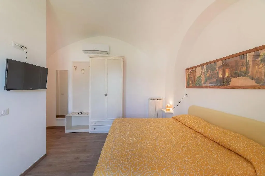 Room, Mimì B&B, Naples