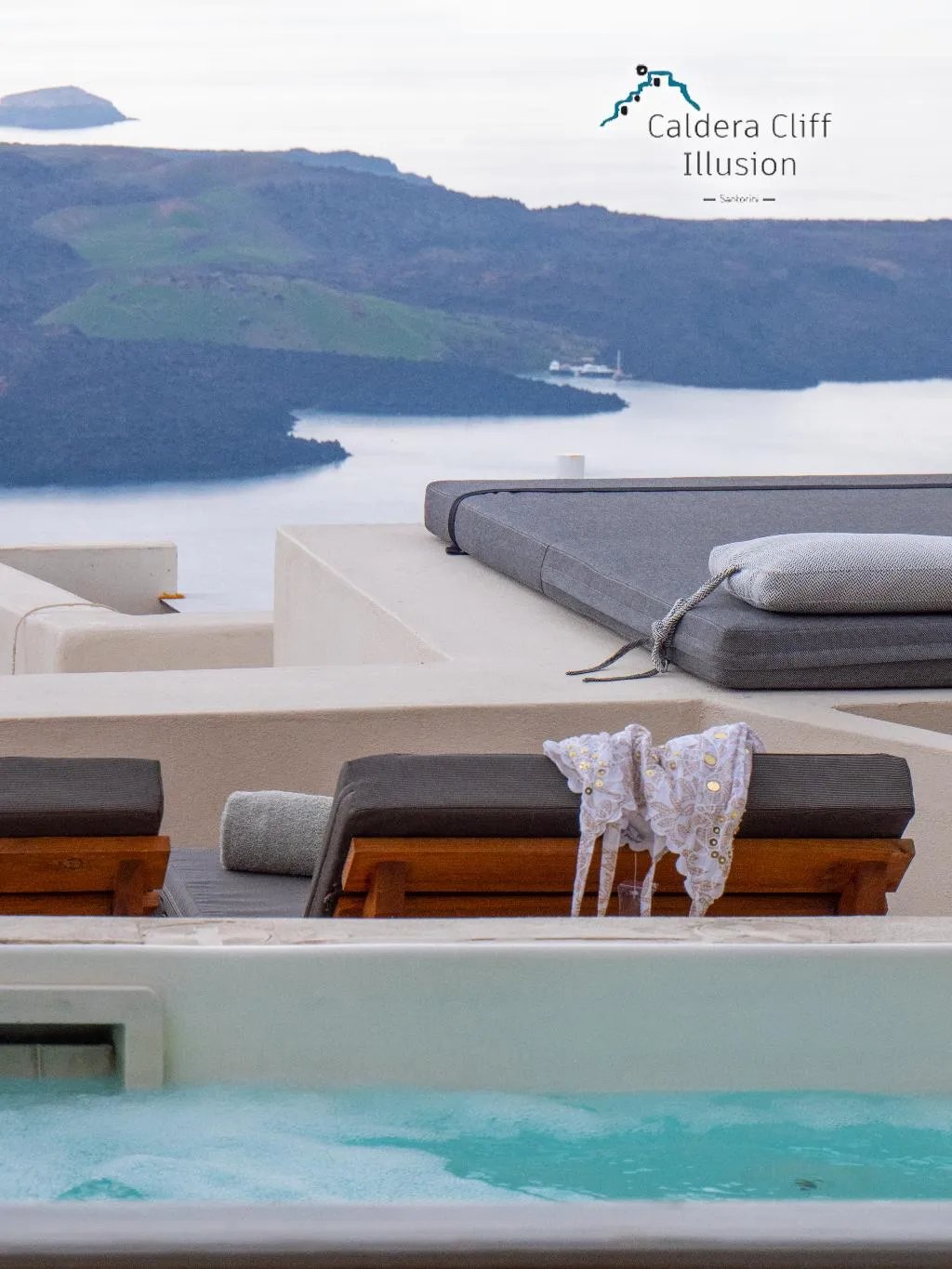 JUNIOR SUITE WITH JACUZZI Room, Caldera Cliff Illusion Suites, Santorini