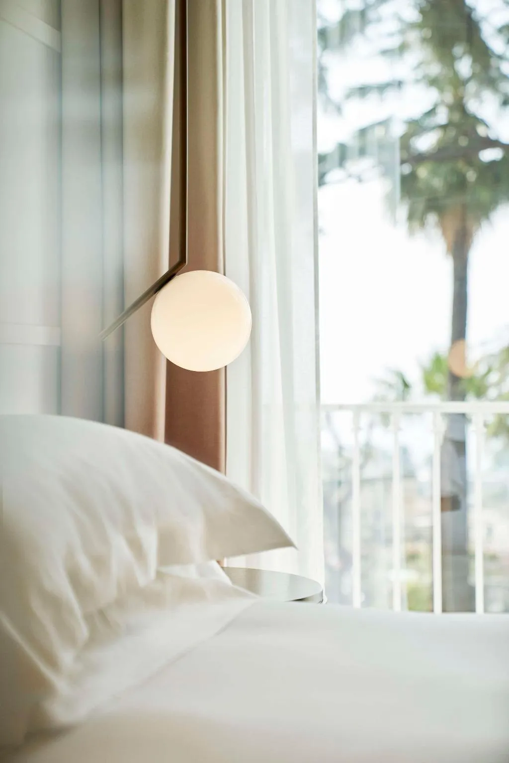 DOUBLE Accessible KING SIZE BED Room, de Bonart Naples-Curio Collection by Hilton, Naples