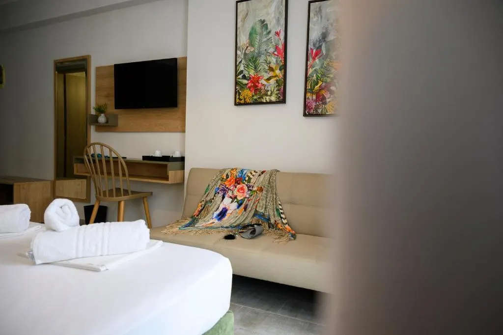 DOUBLE basement Room, Parthenon Art Executive Wing, Thessaloniki