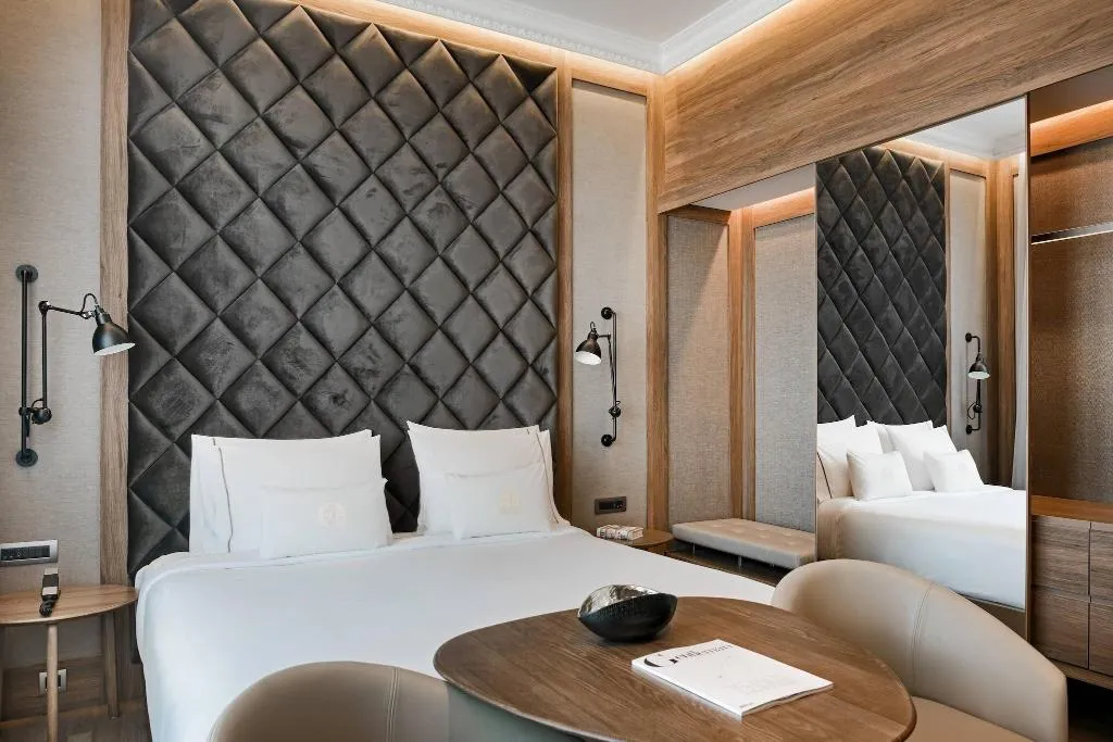 DOUBLE DELUXE KING BED Room, Autograph Collection Círculo Gran Vía, Madrid