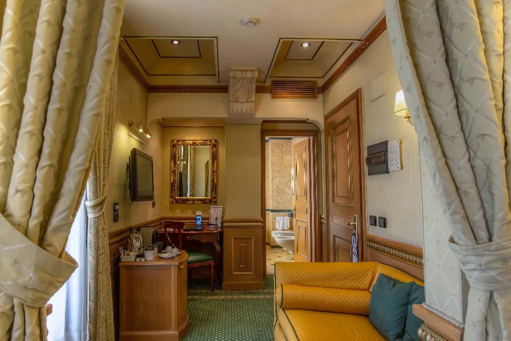 SUITE STANDARD Room, River Palace Hotel, Rome