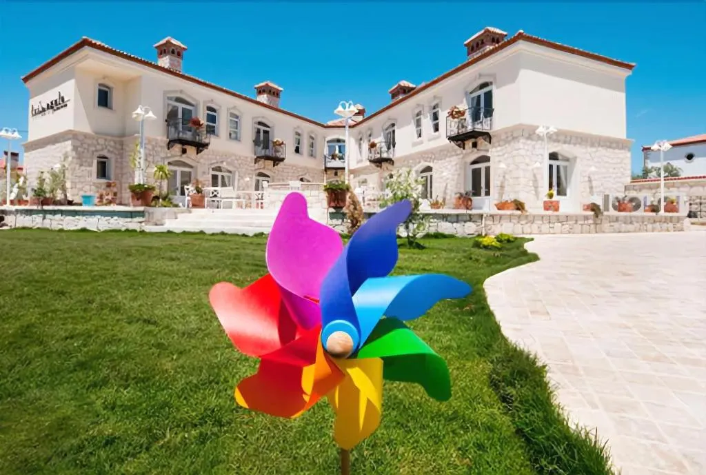 General view, Triangulo Hotel, Izmir