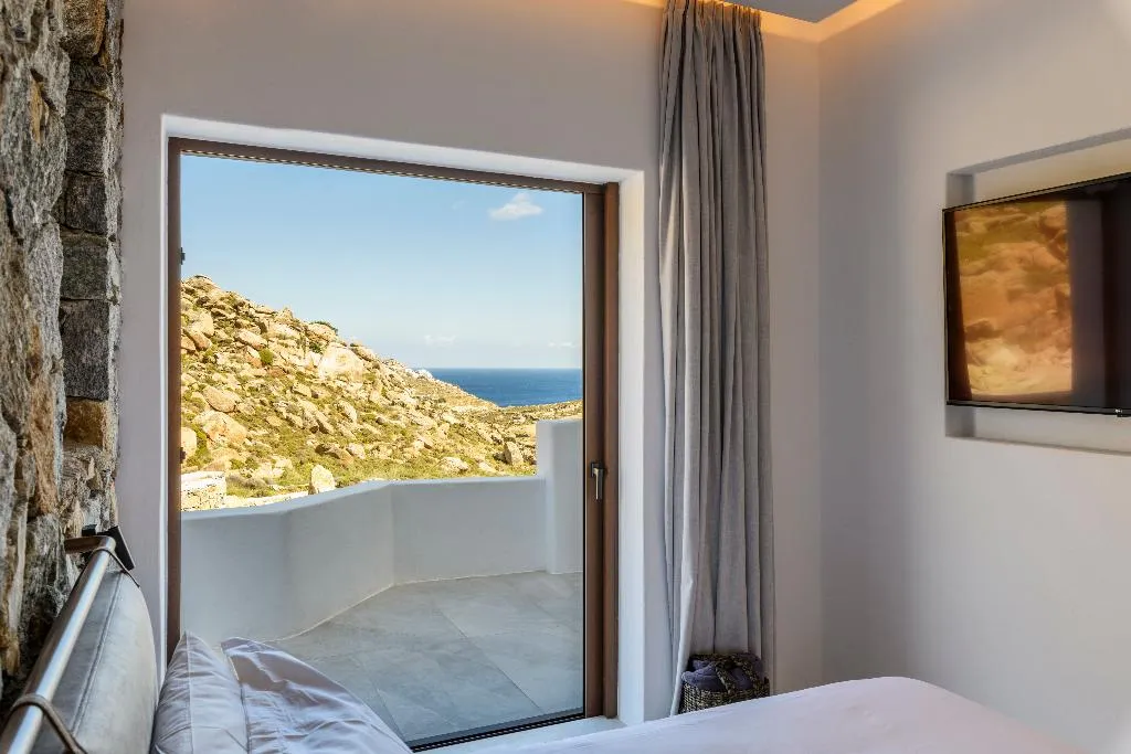 SUITE DELUXE SIDE SEA VIEW Room, Charisma Hotel And Wellness Suites, Mykonos