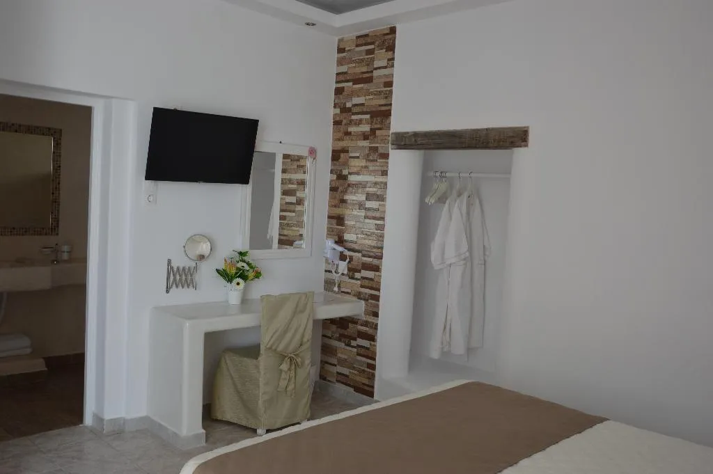 TRIPLE STANDARD Room, Pantheon Hotel, Santorini