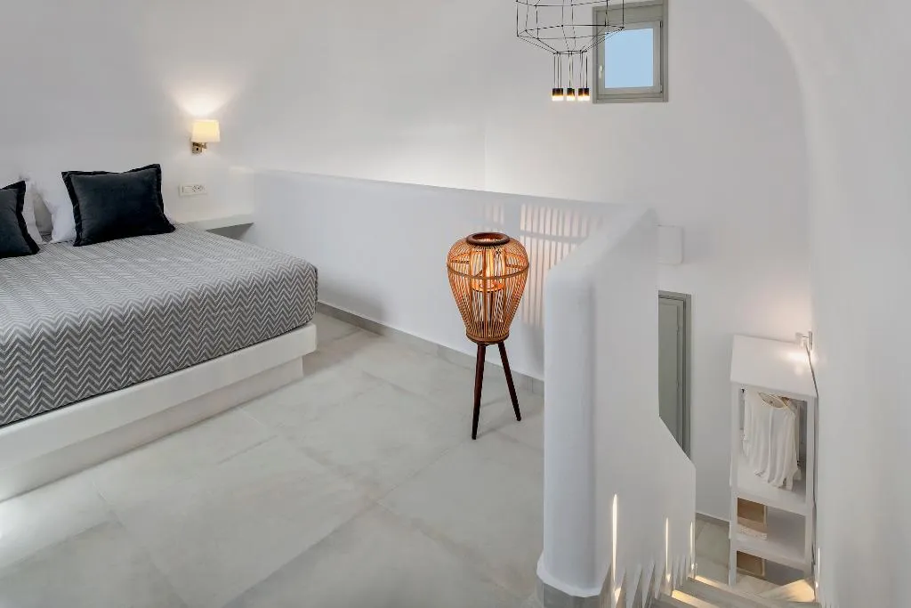 JUNIOR SUITE DELUXE OCEAN VIEW Room, Seven Suites, Santorini