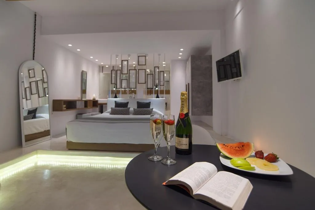Room, Oia Suites, Santorini