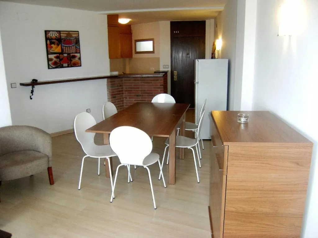 APARTMENT CAPACITY 6 TWO BEDROOMS Room, Medes Park, Costa Brava
