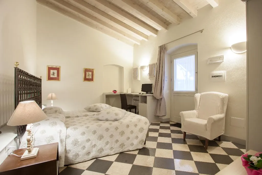 DOUBLE GARDEN VIEW Room, Maison Tresnuraghes, Cagliari