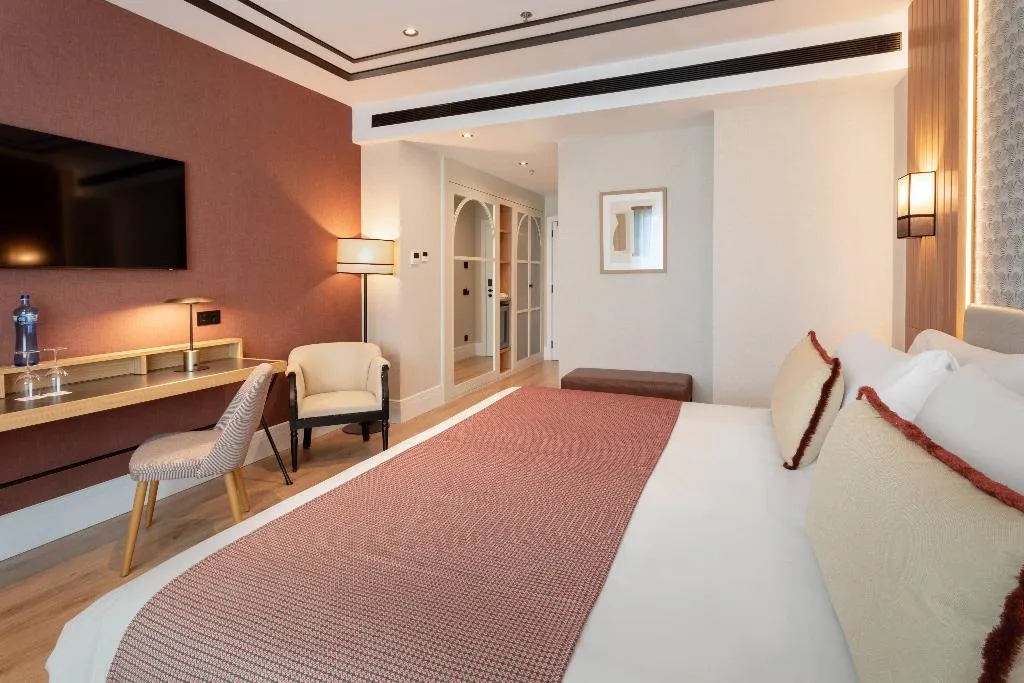 Double or Twin SUPERIOR CITY VIEW Room, Catalonia Plaza España Hotel & Spa, Madrid