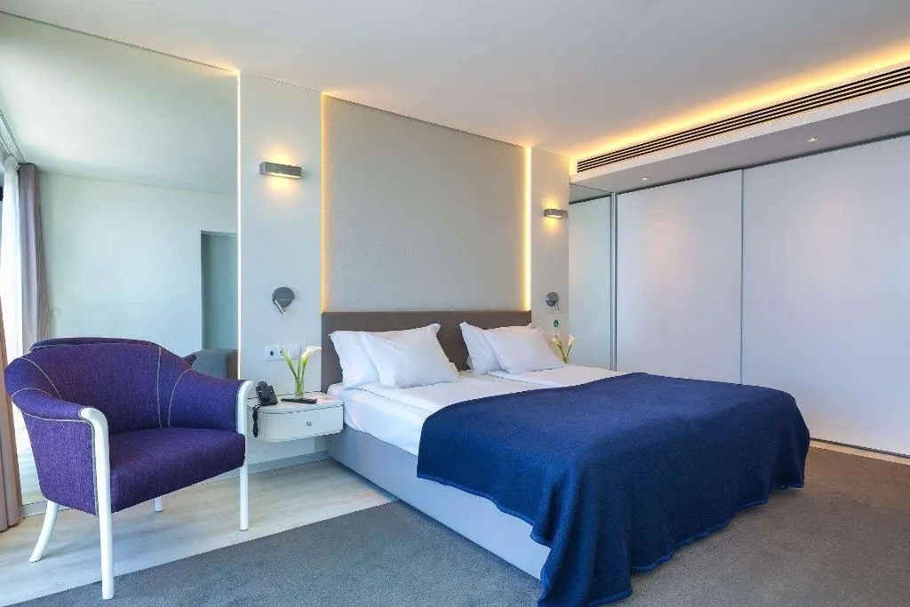 Room, The Views Monumental, Madeira