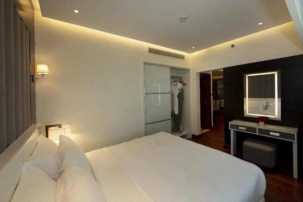 SINGLE DELUXE Room, Number One Tower Suites, Dubai