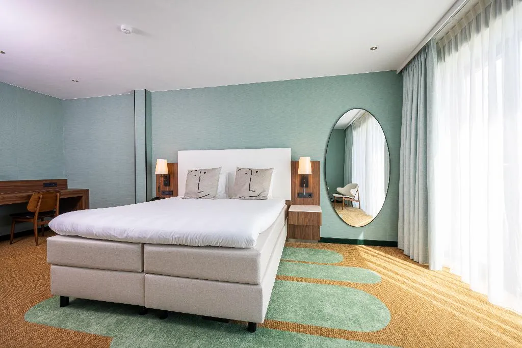QUADRUPLE DELUXE Room, Van der Valk Hotel Schiphol, Amsterdam