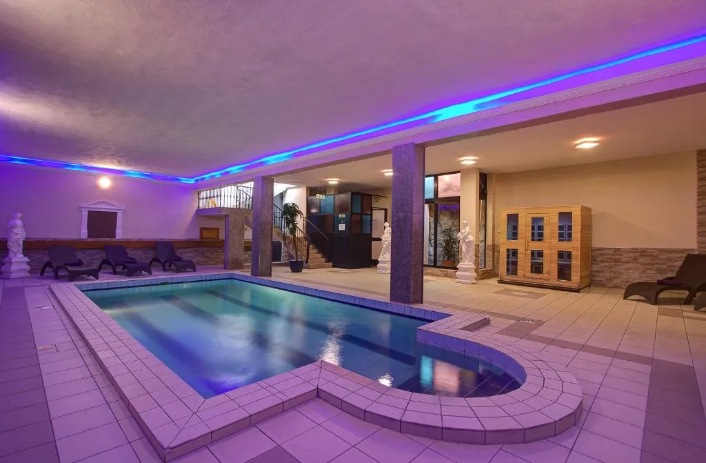 Pool, Cardor Holiday Complex, Malta